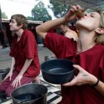 【新聞脈搏】禪修、勞動、草藥──泰國這間寺廟提供另類戒毒服務⋯⋯
