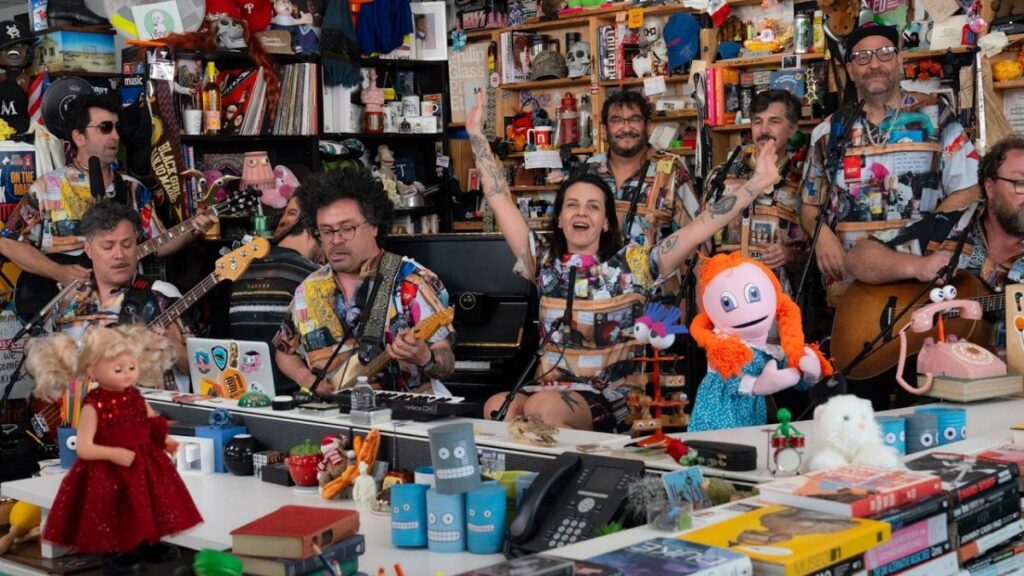 「31 Minutos」布偶樂隊在Tiny Desk演出。